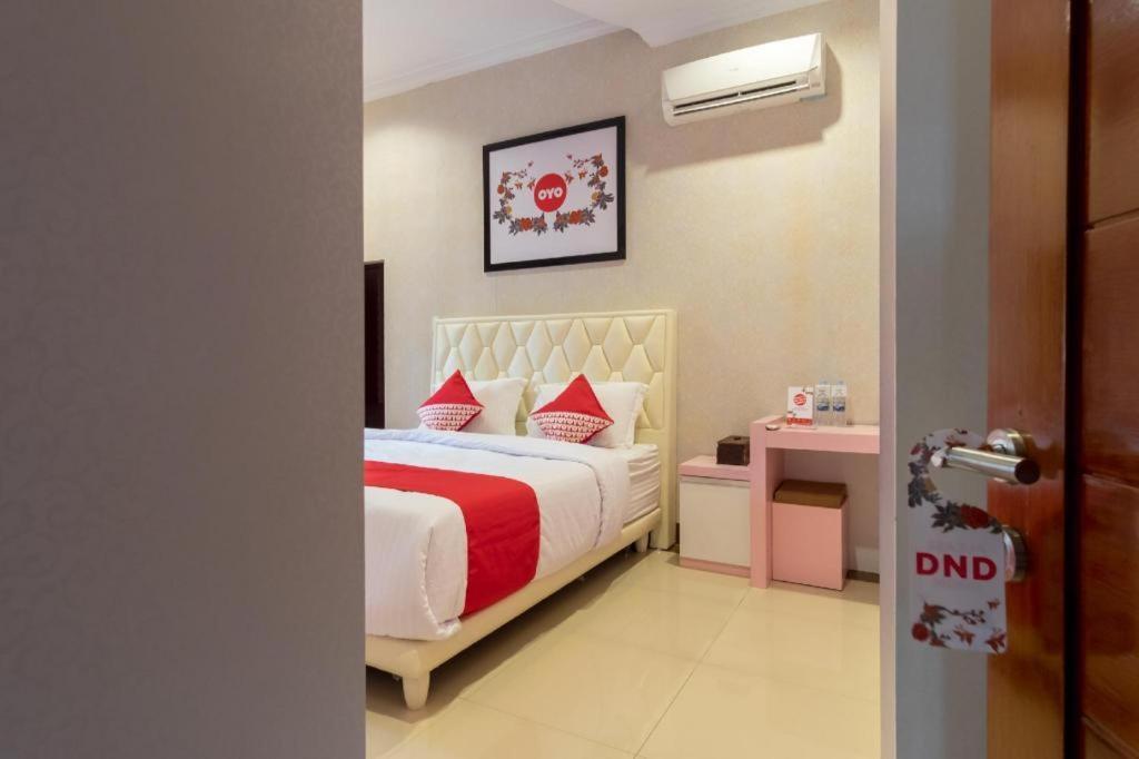 Oyo 619 Naufal Guest House Syariah Medan Exteriör bild