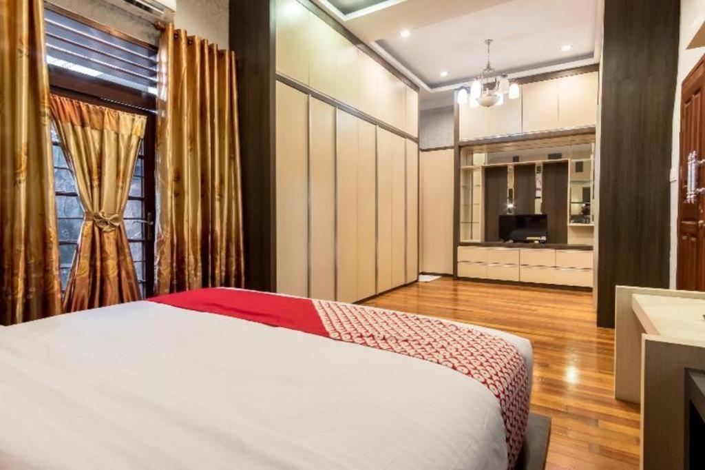 Oyo 619 Naufal Guest House Syariah Medan Exteriör bild
