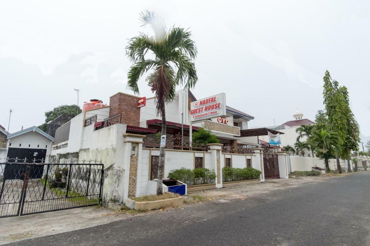 Oyo 619 Naufal Guest House Syariah Medan Exteriör bild