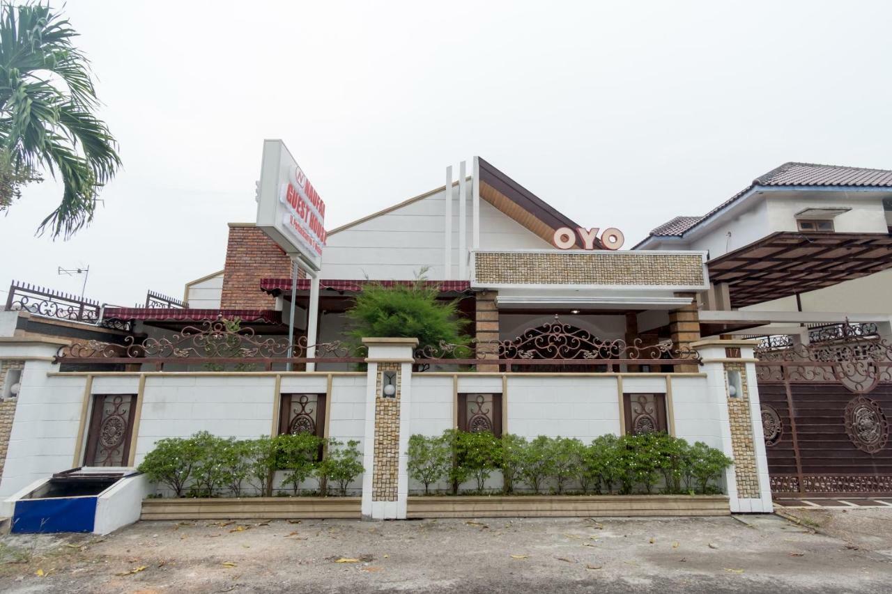 Oyo 619 Naufal Guest House Syariah Medan Exteriör bild